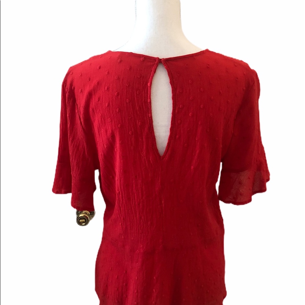 ♦️SOLD♦️ Lush red eyelet sheer front mock tie blou - Picture 3 of 6